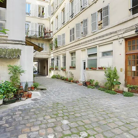 Canal Saint Martin Apartment